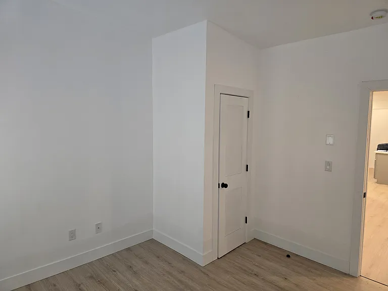 31 Van Zandt St #3 — Photo 19