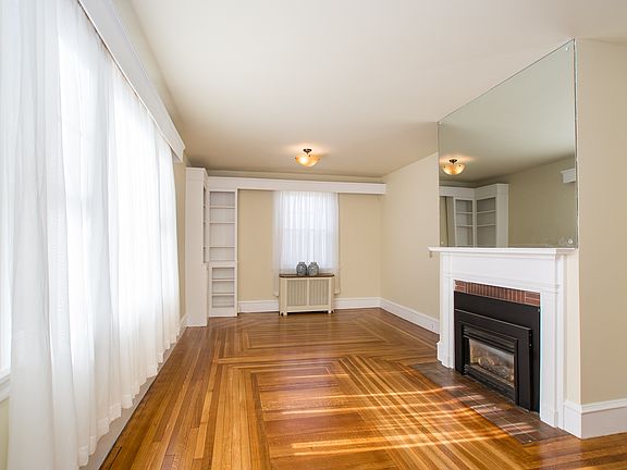 LR w gas fireplace;built ins