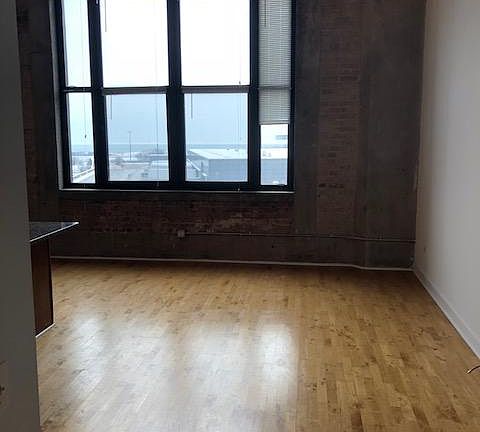4th image of 320 E 21st St Unit 607