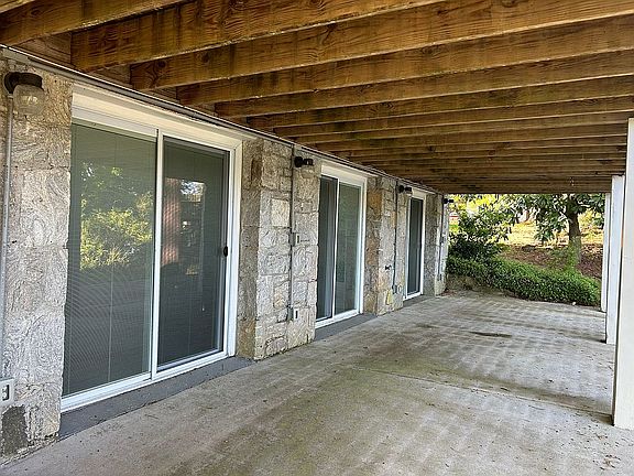 5th image of 772 Lake Dr