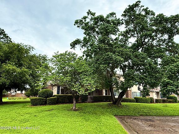 5th image of 351 Lakebend Dr