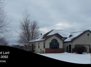 N1775 Hyacinth Ln, Greenville, WI 54942