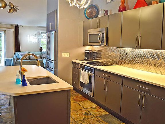 4th image of 301 Castlehigh Dr