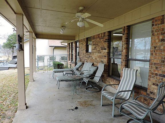 3rd image of 209 Hickory Creek Cir