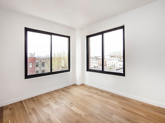 4th image of 1127 Willoughby Ave #D