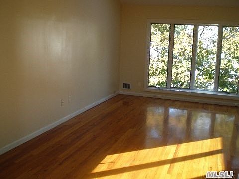 3rd image of 790 Vivian Ct