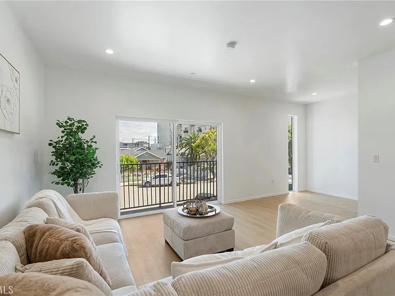 2517 Alsace Ave #1/2 — Photo 5