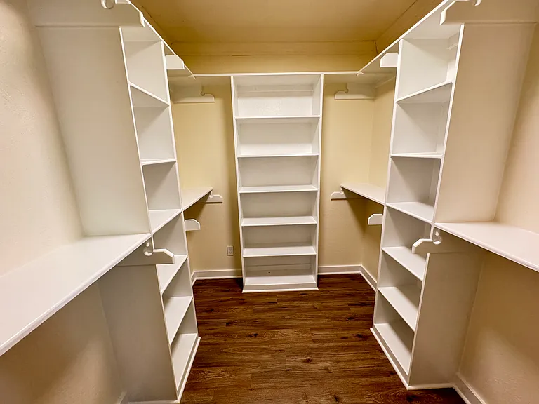 601 Ravenwood Dr — Photo 1