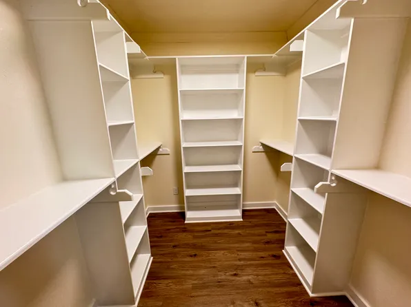 601 Ravenwood Dr, Athens, TX 75751