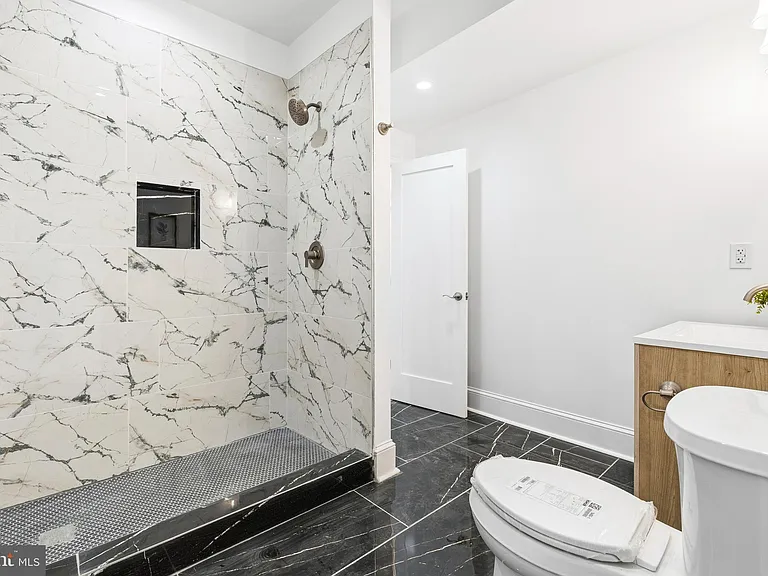 6218 Suitland Rd — Photo 42