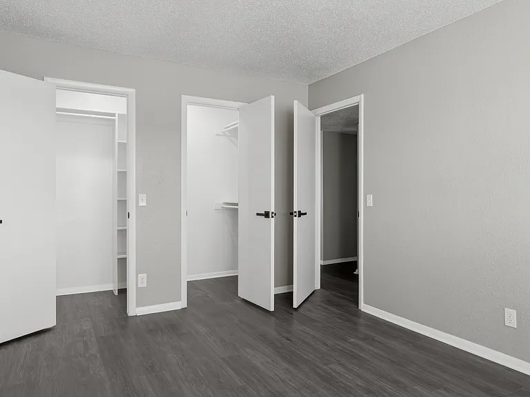 Rosemont Apartments — Photo 14