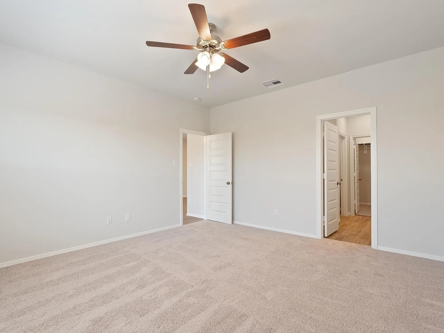 4 bed, 2.0 bath, 1583 sqft, $2,300 — Photo 4