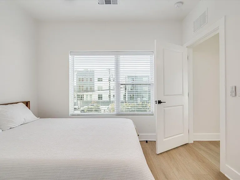 3000 Duval St #102 — Photo 15