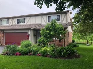 1247 Briarwood Ln, Libertyville, IL 60048