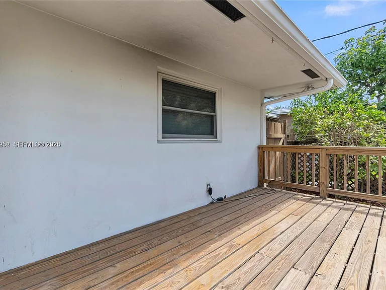 806 NE 4th St — Photo 29