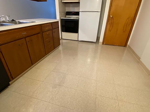 5th image of 57 Williamsburg Sq APT B