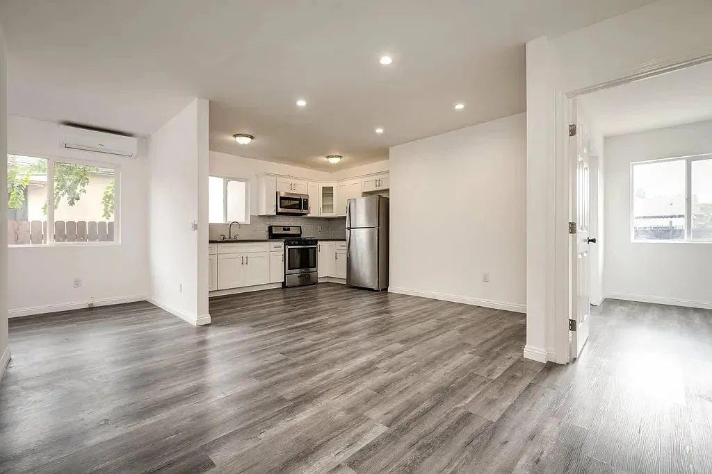 3 bed, 1095 sqft, $3,500 — Photo 1