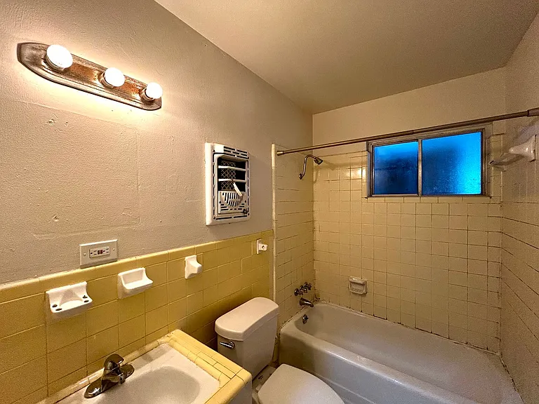 3304 Tom Green St #A — Photo 19