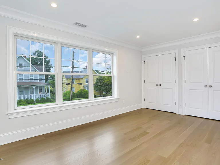 257 Bruce Park Ave #B — Photo 15