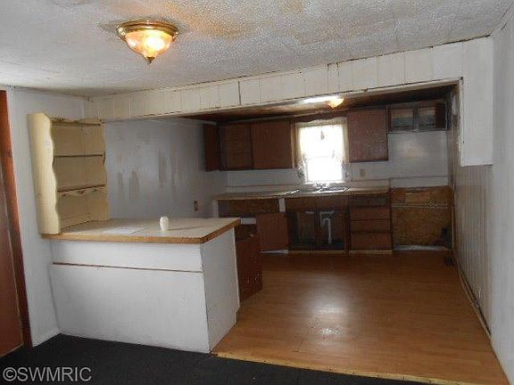 3rd image of 306 W South St