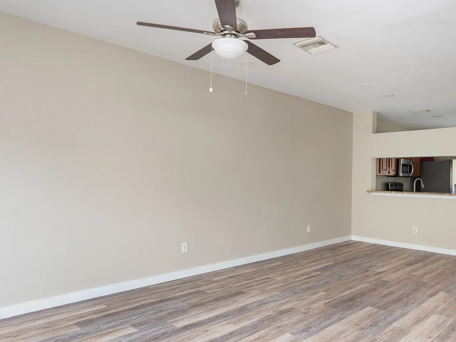 2 bed, 1.5 bath, 1100 sqft, $2,000 — Photo 4