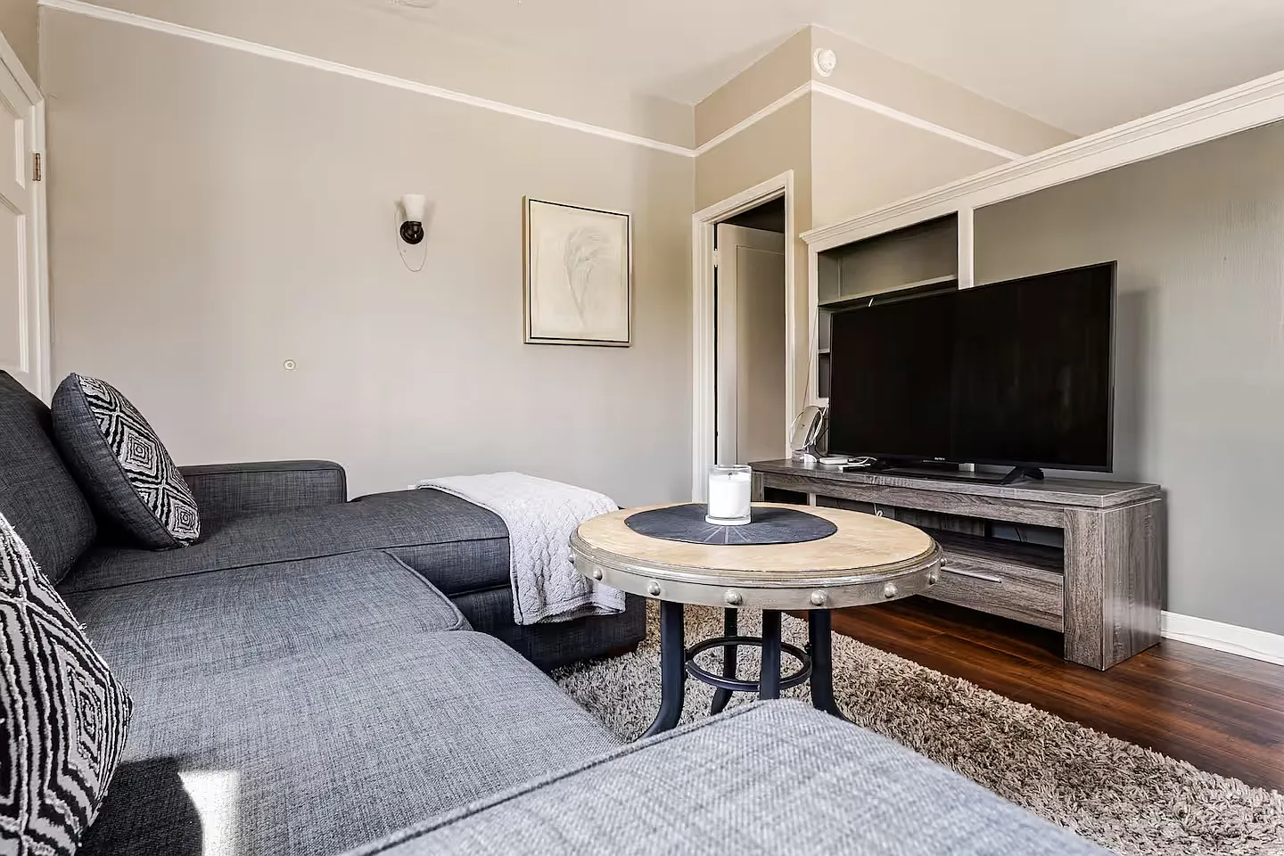 Studio, 550 sqft, $3,300 — Photo 1