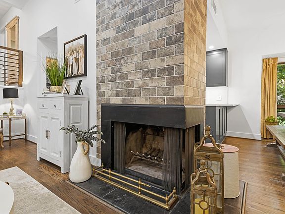 4th image of 151 W Grn #151
