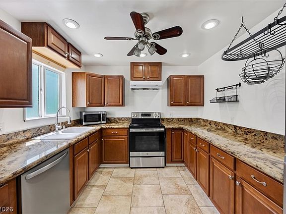 4th image of 3688 Garden South Dr