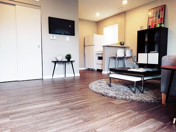 4th image of 128 S 5th Ave #305