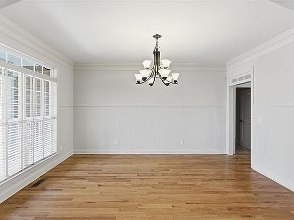 4th image of 16 Nelson Blvd NW