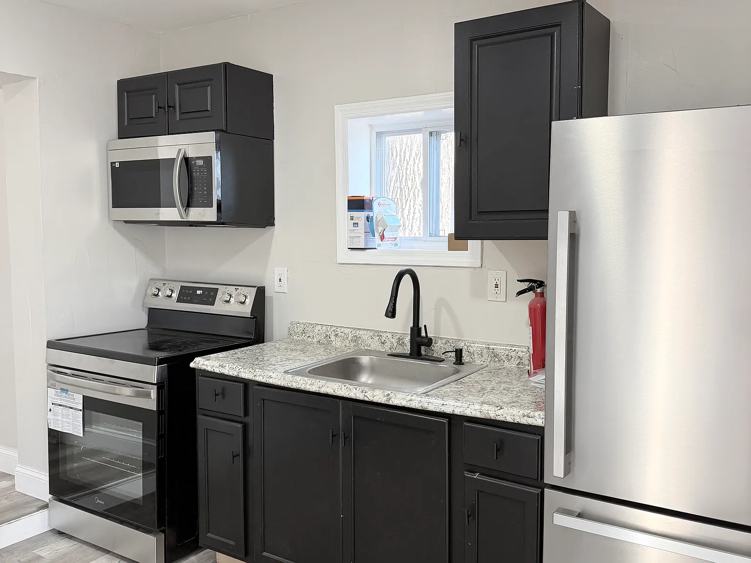1 bed, 900 sqft, $1,950 — Photo 2