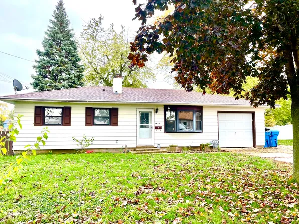 1920 Terrace Dr, Peru, IL 61354