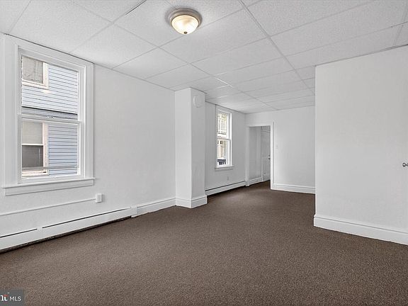 3rd image of 873 E Prospect St