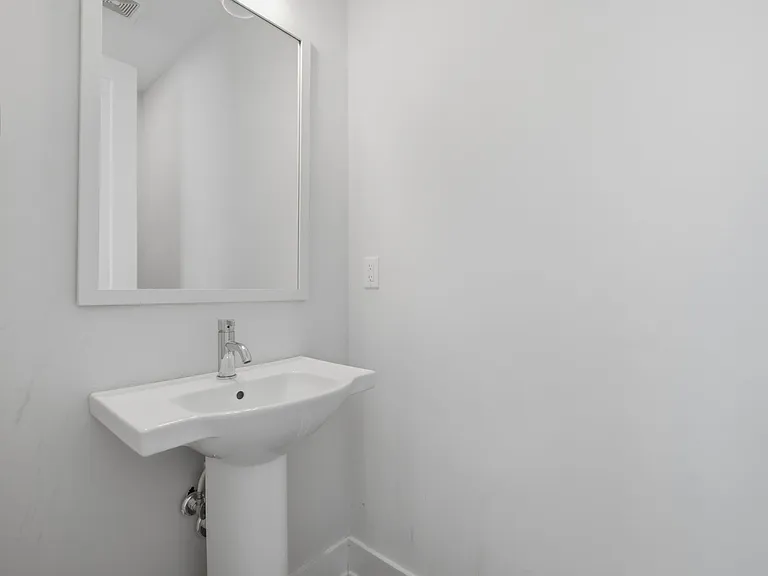 105 Duke St #6 — Photo 14