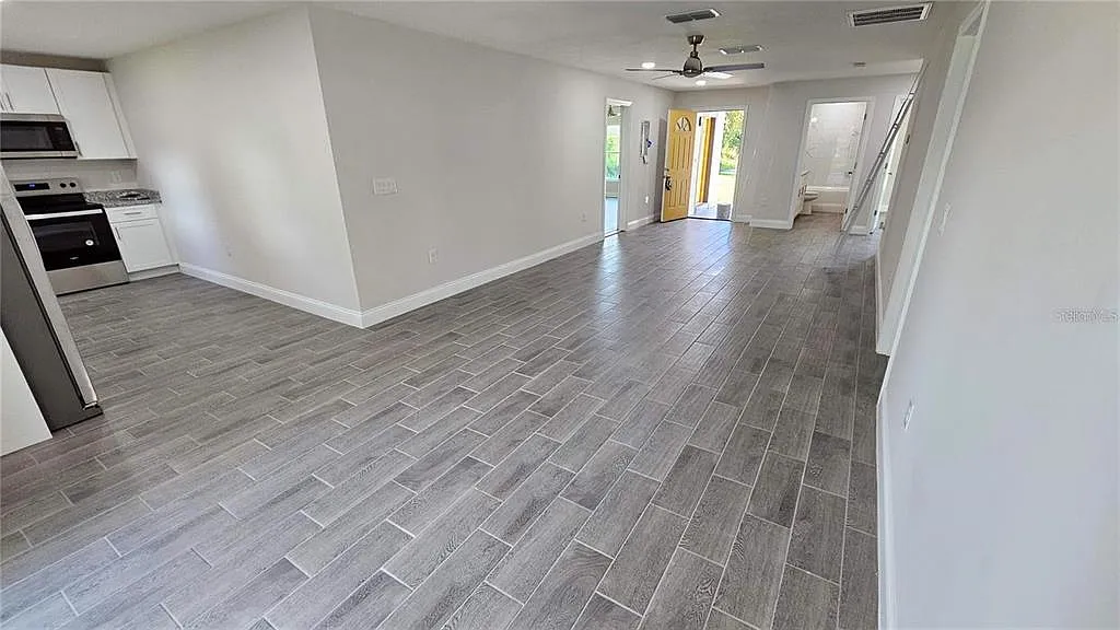 3 bed, 3.0 bath, 1694 sqft, $2,100 — Photo 4