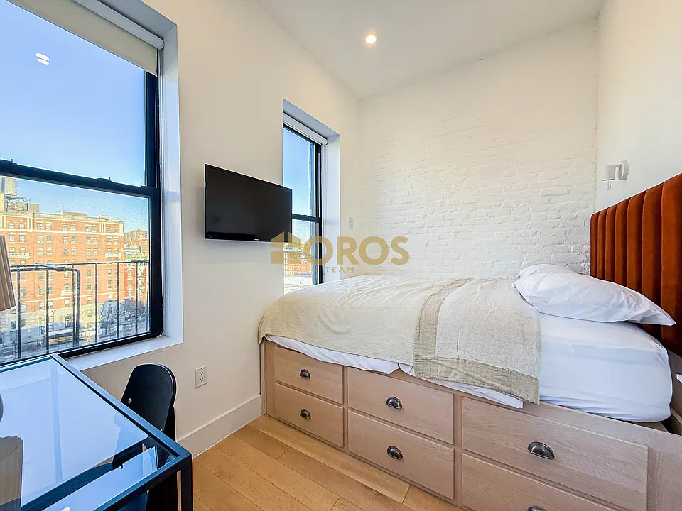 322 E 11th St #24
