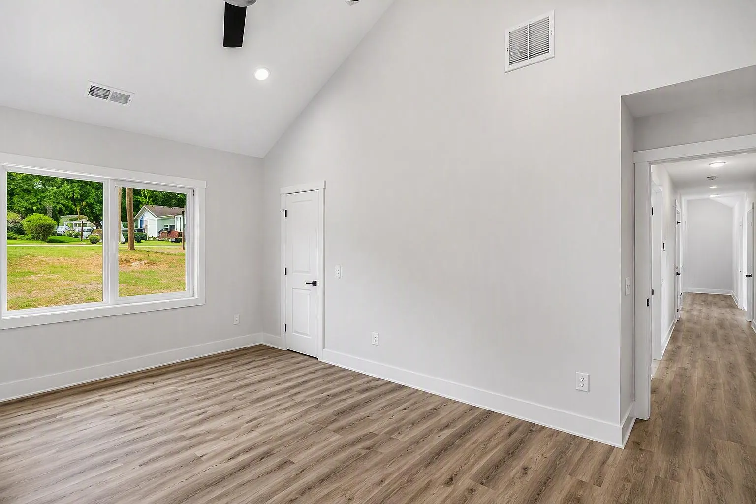 2 bed, 1037 sqft, $1,725 — Photo 4