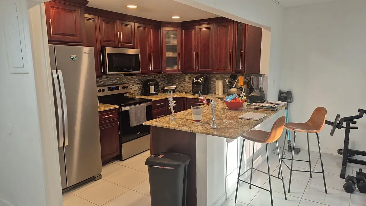 Building Photo - 4137 NW 88th Ave #102