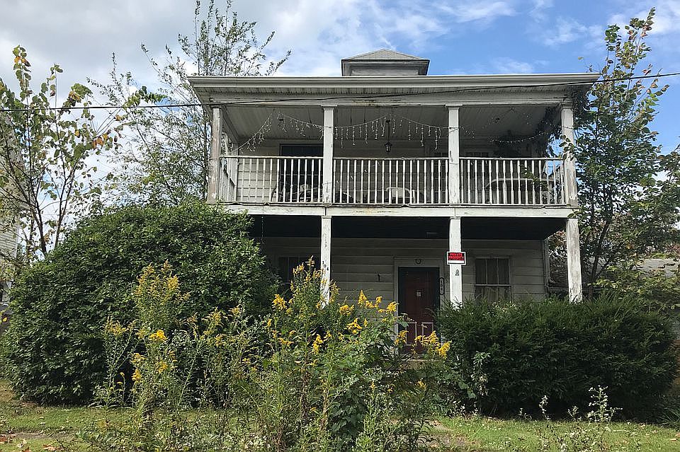 1st image of 104 Bridge St