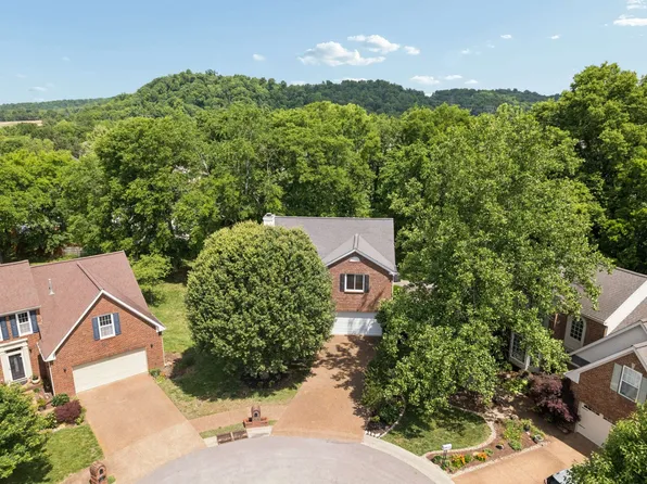 909 Buckskin Ct, Nashville, TN 37221