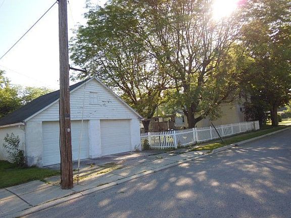 4th image of 1043 S Sandusky Ave
