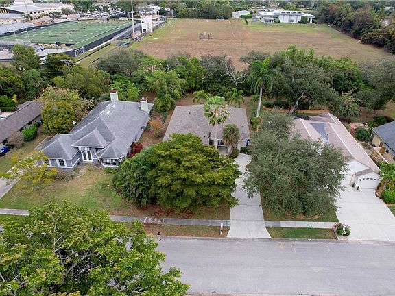 3rd image of 1580 Argyle Dr