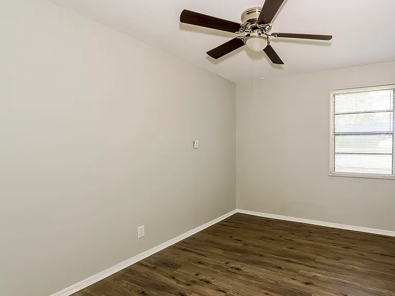770 Vincent Ave NE — Photo 5