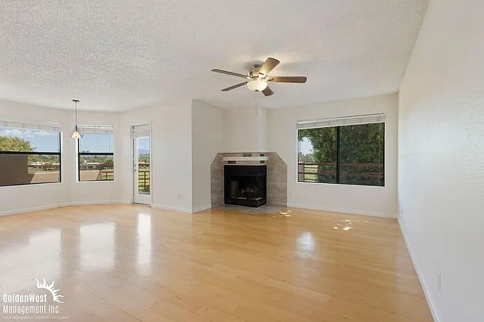 2 bed, 2.0 bath, 1059 sqft, $2,100 — Photo 3