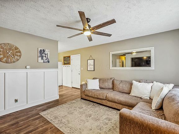 4th image of 19 Deerfield Pl