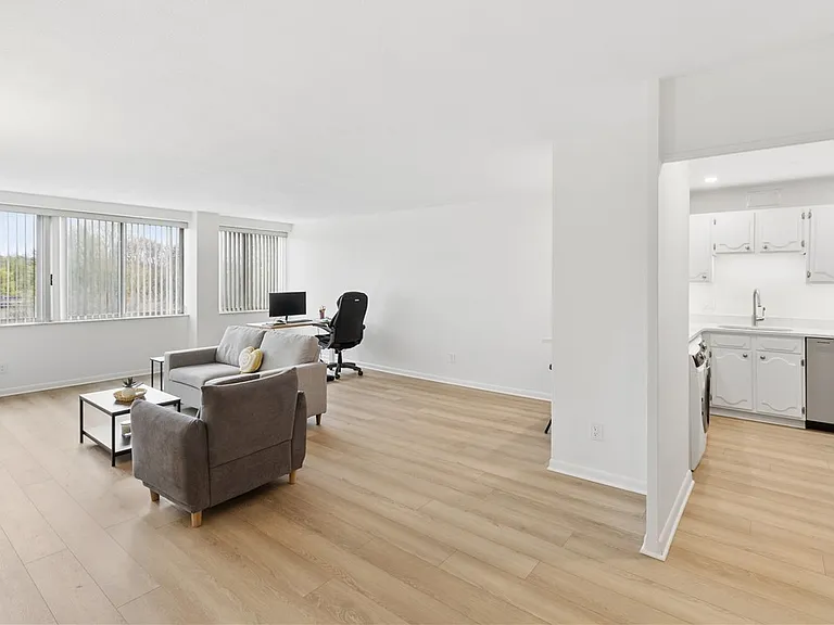 1400 East Ave #605 — Photo 9