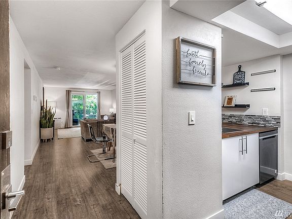 Gorgeous and remodeled! 