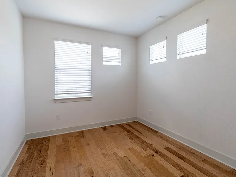 7111 Mowbray St — Photo 22