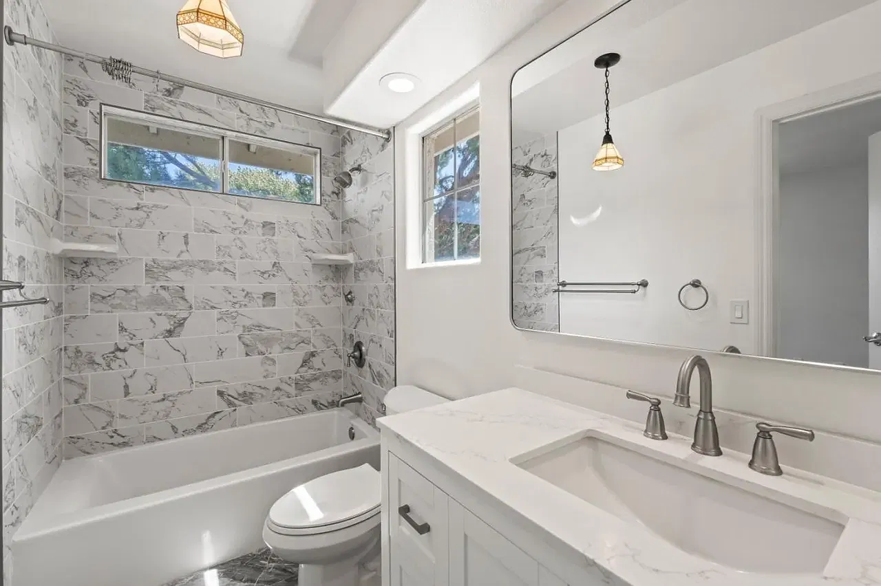3 bed, 2.5 bath, 1818 sqft, $4,500 — Photo 4