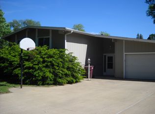 308 W 24th St, South Sioux City, NE 68776